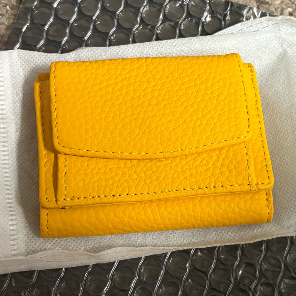 Small Leather Wallet (yellow) New Never used